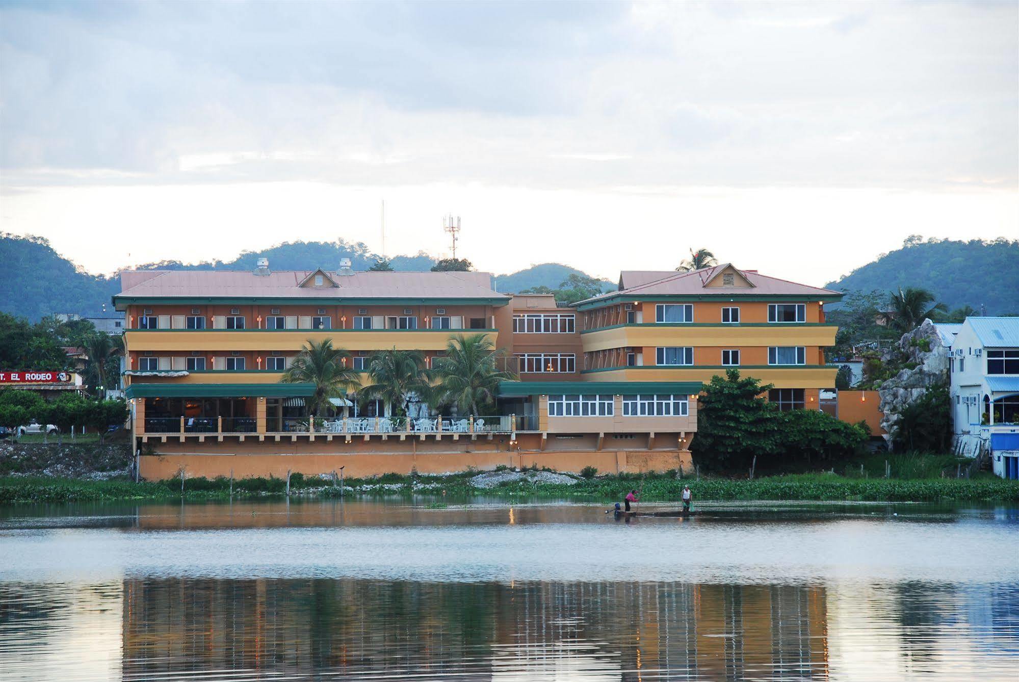 Peten Esplendido Flores Bagian luar foto
